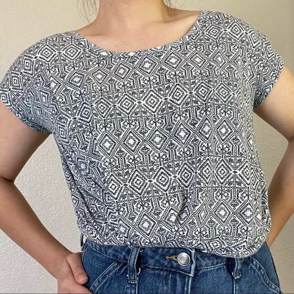 Asymetrical Hem Short Sleeve Boho Print AEO Top - Picture 2 of 4